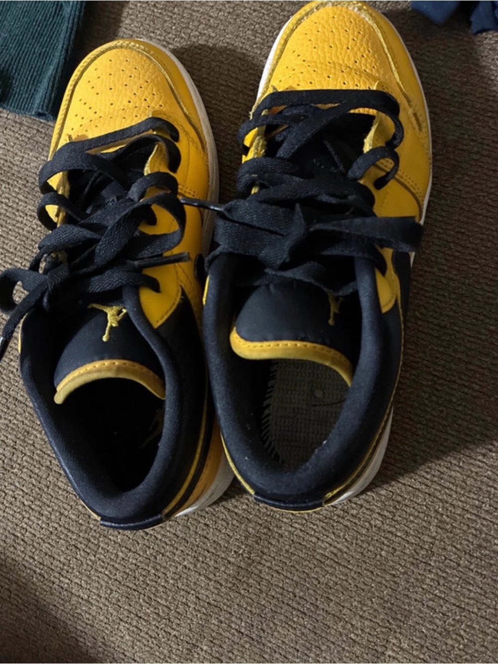 Air Jordan 1 Low “University Gold Black” 👟